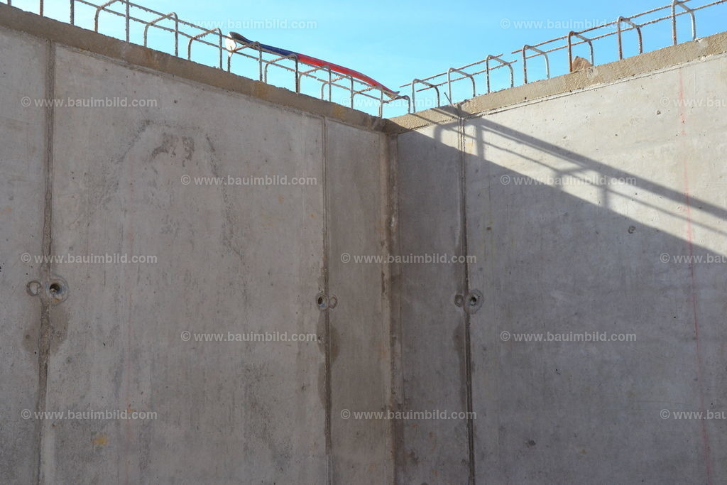 bib-lg04-betonarbeiten-0681 | Nach LV-Leistungsgruppen sortierte Detailfotos über den Bau eines Hauses. Alle Hausbau-Bilder direkt vom Urheber und Autor der Website Haus-Selber-Bauen.com