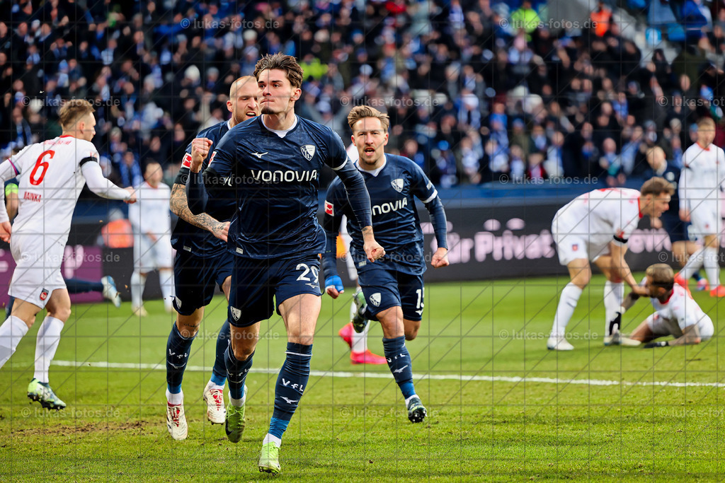 22. Dezember 2024 | VfL Bochum – FC Heidenheim | Zum Jahresabschluss gelang dem VfL Bochum der erste Saisonsieg. Das Duell mit Heidenheim wurde 2:0 gewonnen - Realisiert mit Pictrs.com