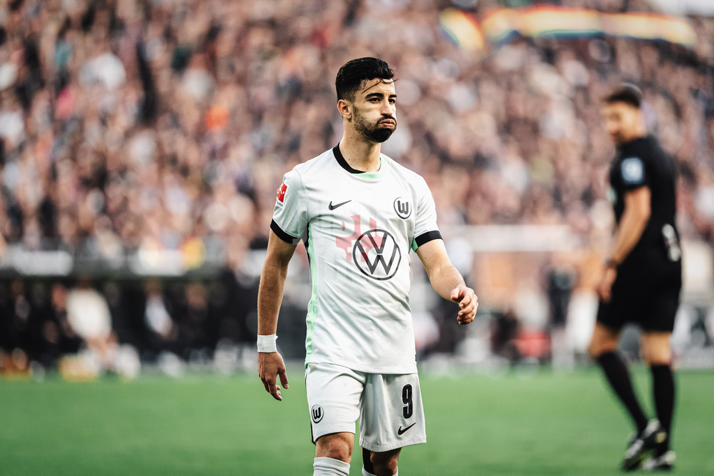 Fußball | Männer | Saison 2024/2025  | Fußball-Bundesliga | 8. Spieltag | FC St. Pauli vs. VfL Wolfsburg | 26.10.2024 | Mohamed Amoura (#9, VfL Wolfsburg) atmet tief durch