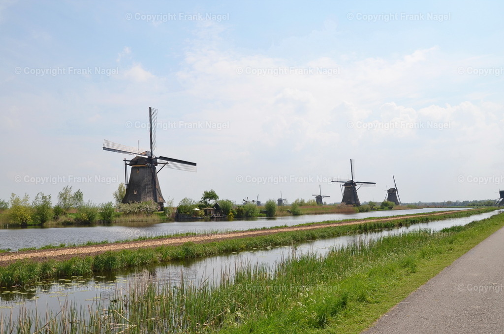 Windmühlen von Kinderdijk | Die 19 Windmühlen von Kinderdijk befinden sich 15 km von Rotterdam. Sie gehören zum UNESCO-Weltkulturerbe - Realisiert mit Pictrs.com
