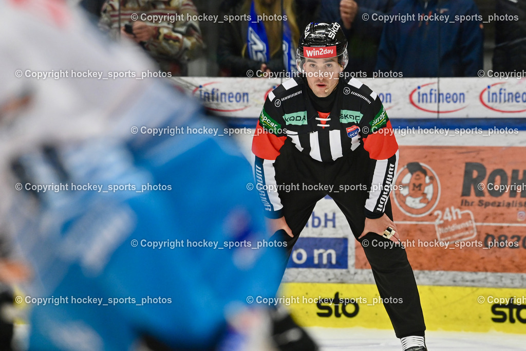 EC IDM WÄRMEPUMPEN VSV vs. Steinbach Black Wings Linz | OFNER CHRISTIAN Referee, EC IDM WÄRMEPUMPEN VSV vs. Steinbach Black Wings Linz, EC IDM WÄRMEPUMPEN VSV vs. Steinbach Black Wings Linz am 28.11.2025 in Villach (Stadthalle Villach), Austria, (Photo by Bernd Stefan)