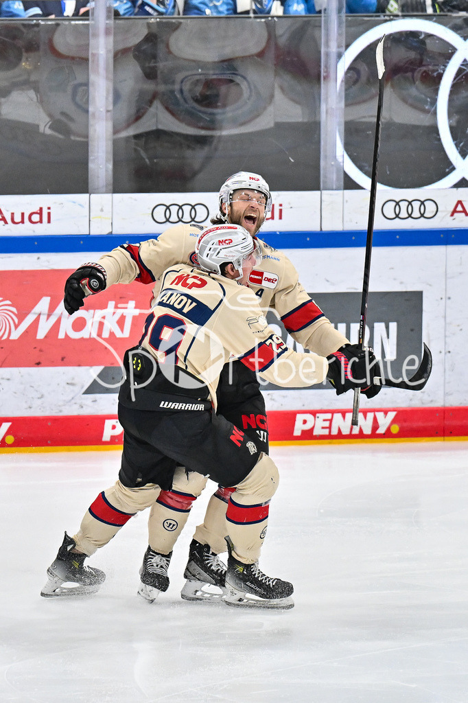 ERC Ingolstadt - Nuernberg Ice Tigers | Grenzeloser Jubel der Ice Tigers nach dem Siegtreffer zum 5-6 in der Verlaengerung durch Hayden SHAW (Nuernberg Ice Tigers 82) / Treffer / DEL: ERC Ingolstadt - Nuernberg Ice Tigers, Saturn Arena am 21.03.2025