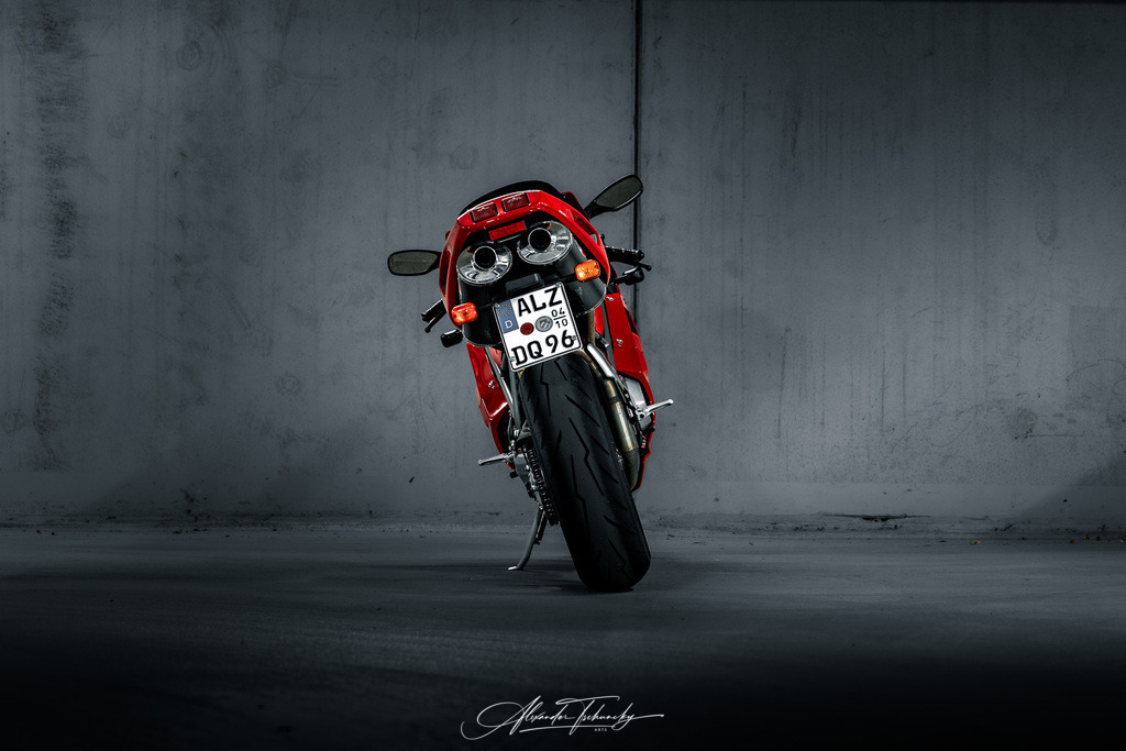 Ducati 996 | Entdecken Sie die faszinierende Welt von Alexander Tschuncky Arts: Kreative Fotografie, atemberaubende Automobilkunst und hochwertiger Bilderdruck. Lassen Sie sich inspirieren! - Realisiert mit Pictrs.com
