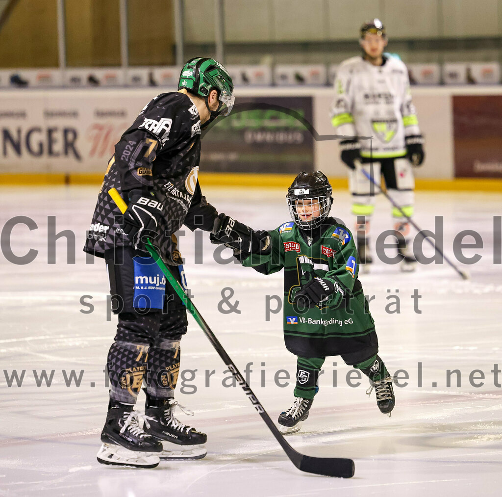 2024-02-23_008_TSV_Erding_gegen_ERSC_Amberg | Erding, Deutschland, 23.02.2024:
Eishockey, Bayernliga Playoffs 2023 / 2024, 3. Spieltag, TSV Erding gegen ERSC Amberg, Endergebnis: 2:3 n. V.

Philipp Michl (Erding Gladiators, #77)

Foto: Christian Riedel / fotografie-riedel.net