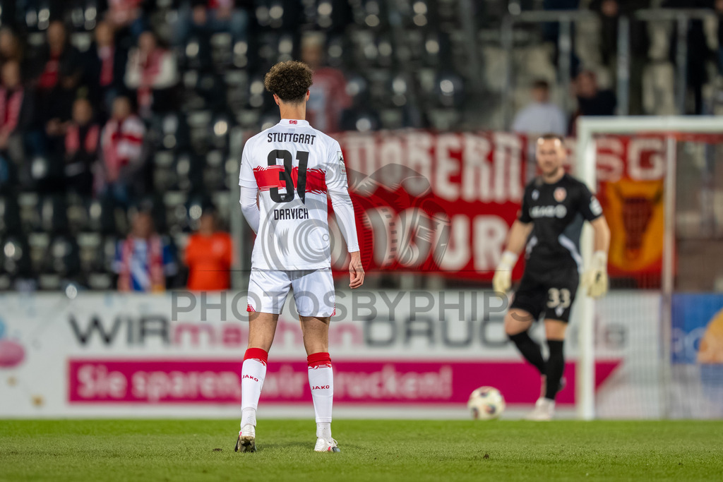 VfB Stuttgart II vs. FC Energie Cottbus, Fussball, 3.Liga, 27. Spieltag, Saison 2025/2026, 03.03.2026 | Noah Darvich (VfB Stuttgart II, #31),VfB Stuttgart II vs. FC Energie Cottbus, Fussball, 3.Liga, 27. Spieltag, Saison 2025/2026, 03.03.2026Foto: photosbyphips/Philip Ziegler