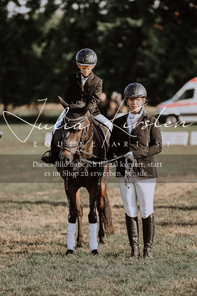 DSC_0195 | Pferde- und Turnierfotografie in Westsachsen. Pferdeportraits, Auftragszeichnungen und intuitive Kunst.