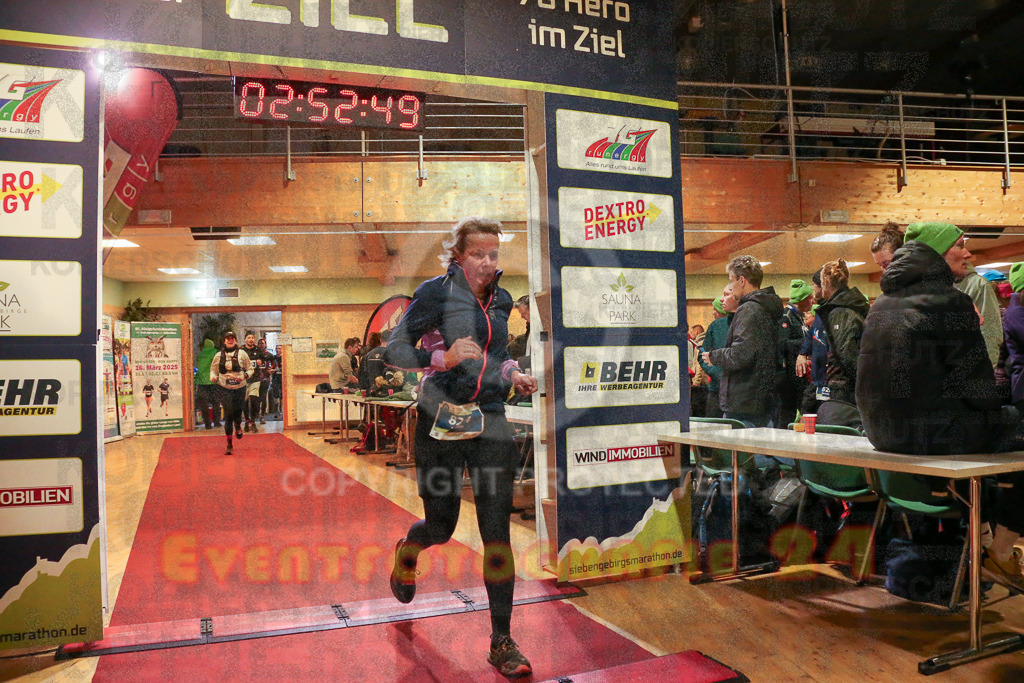 241208_1155_EX1_6937 | Sportfotografie im Rhein-Sieg Kreis, Köln, Bonn, NRW, Rheinland Pfalz, Hessen, etc. Unser Tätigkeitsfeld umfasst den Laufsport vom Volkslauf über den Marathon, Duathlon, Triathon bis zum Ultralauf wie Kölnpfad Ultra oder Schindertrail.
