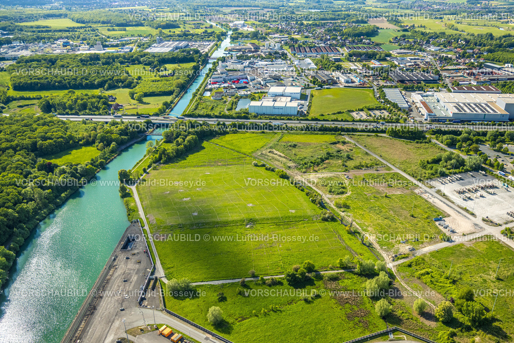 Hamm250500769 | Luftbild, Wiesenfläche am Datteln-Hamm-Kanal mit Autobahn A2 Brücke, Uentrop, Hamm, Ruhrgebiet, Nordrhein-Westfalen, Deutschland
