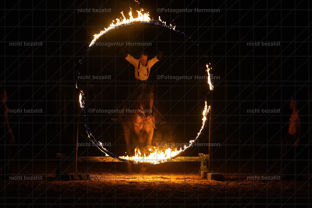 20240824-FAH08912 | Professionelle Turnier- und Reitsportfotografie - mit dem Finger am Auslöser. Pferdebilder aus dem Reitsport von den Turnierfotografen  Bayern , Pferdefotograf Bayern, Pferdeshooting Turnierbilder, Hochzeitsfotograf, Eventfotograf, Hochzeitsbilder