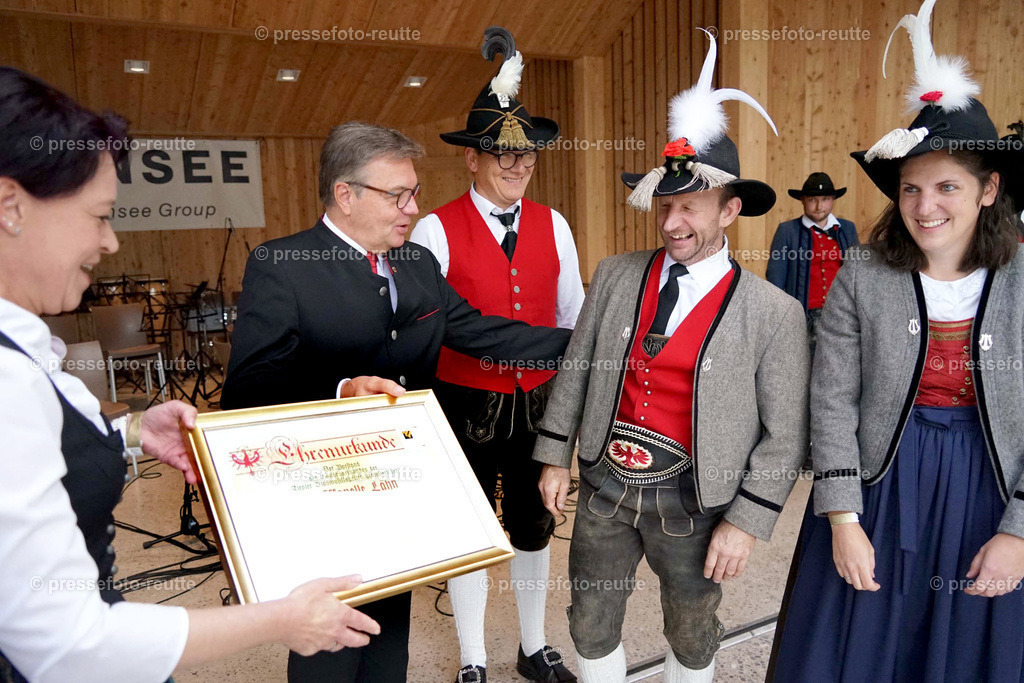 news-2023-Juni16-Bundesmusikfest-FELDMESSE-DSC06269 | Info aus dem Bezirk Reutte/Ausserfern Tirol sowie eine umfangreiche Bilddatenbank über die gesamte Region: Lechtal, Talkessel Reutte, Tannheimertal, Zwischentoren. Lech, Plansee, Zugspitze, Grenztunnel, B179, Fernpassstraße, Verkehr, Lawinen, Tradition, - Realisiert mit Pictrs.com