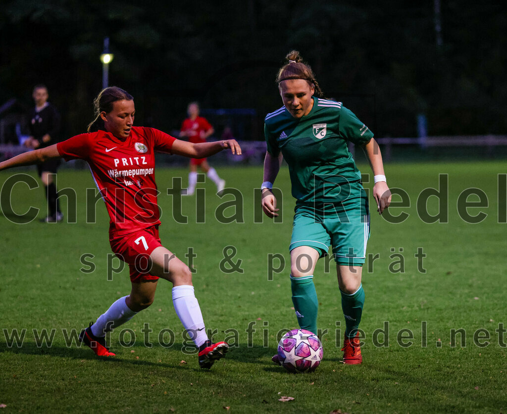 2023-10-21_068_FC_Forstern_gegen_FC_Ezelsdorf | Forstern, Deutschland, 21.10.2023:
Fußball, Frauen Bayernliga 2023 / 2024, 8. Spieltag, FC Forstern gegen FC Ezelsdorf, Endergebnis: 2:1

Marie Delles (FC Forstern, #7), Alicia Kohl (FC Ezelsdorf, #8)

Foto: Christian Riedel / fotografie-riedel.net