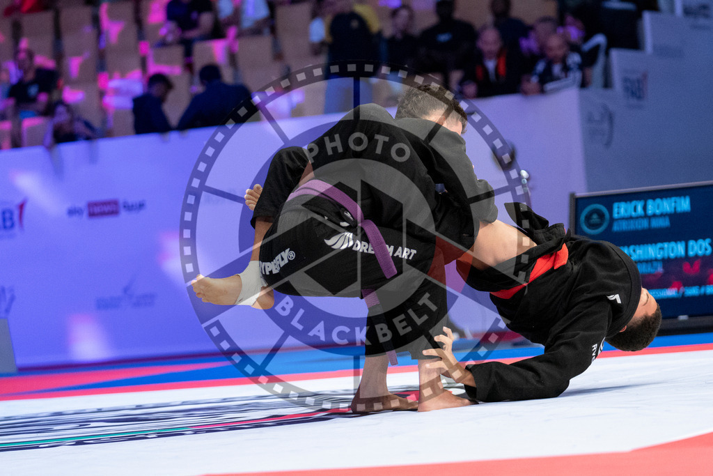 20231108PBB1599 | Fighters compete during the AJP World Professional Championship in the Mubadala Arena in Abu Dhabi, Arab United Emirates, on November 8, 2023.
