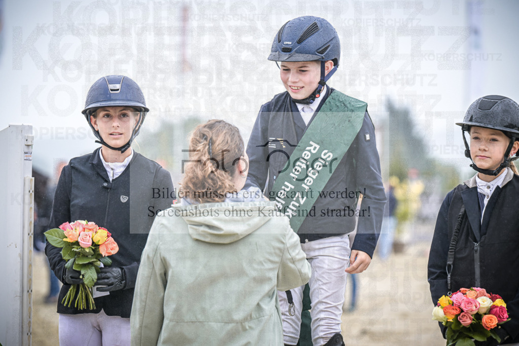 DOS_0080 | Entdecke hochwertige Reitturnierfotos von Foto Oger. Professionell, emotional und authentisch – jetzt Lieblingsmomente im Shop bestellen.Deutschlandweite Turnierfotografie. - Realisiert mit Pictrs.com