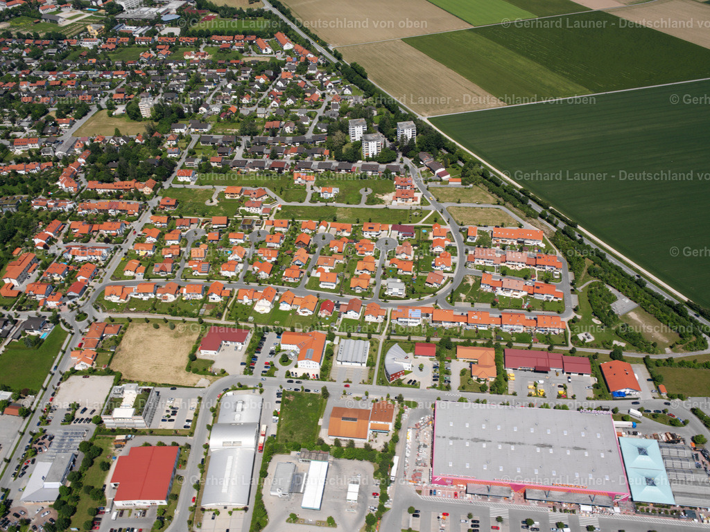 2600558 | ALTöTTING 09.06.2006 Wohngebiet einer Einfamilienhaus- Siedlung  in Altötting im Bundesland Bayern, Deutschland // Single-family residential area of settlement  in Altötting in the state Bavaria, Germany Foto: Gerhard Launer