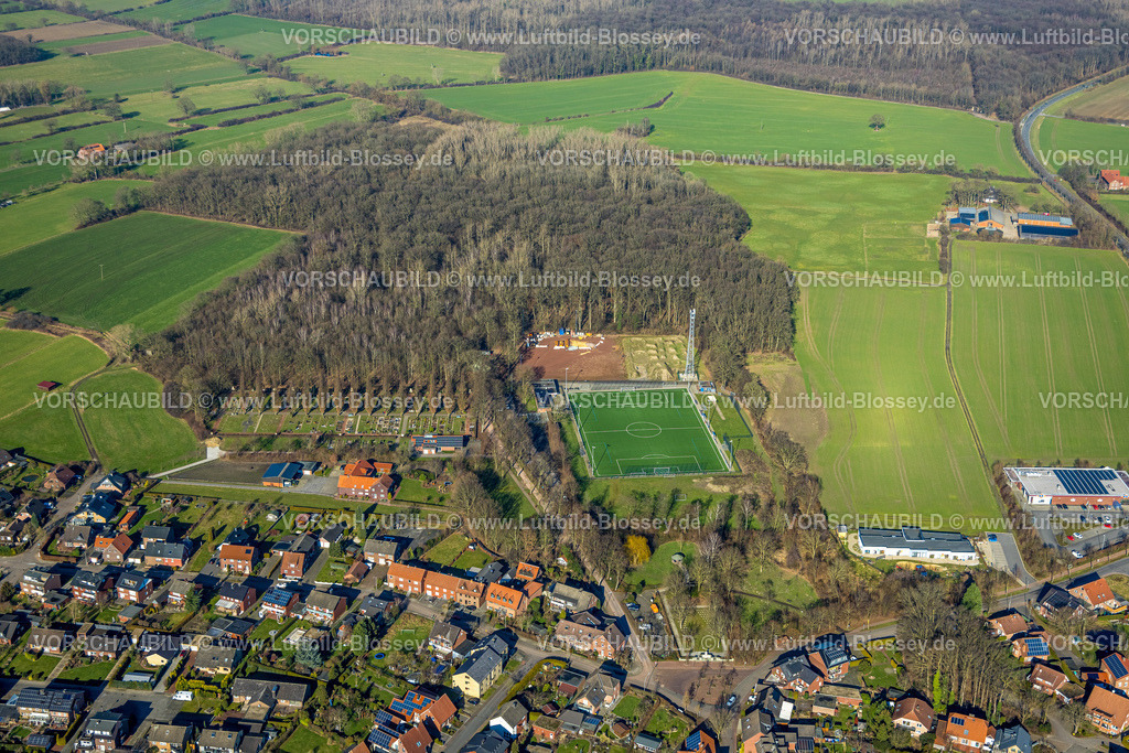 Nordkirchen230205826Suedkirchen | Luftbild, Sportplatz Am Böckenbusch mit Baustelle, Friedhof, Südkirchen, Nordkirchen, Münsterland, Nordrhein-Westfalen, Deutschland