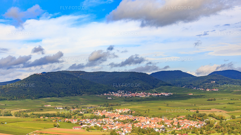 Luftbild: Ortsansicht von Osten in Göcklingen im Bundesland Rheinland-Pfalz in Deutschland. Foto: IMG_072583.jpg vom 19.09.2014 durch Werner Riehm/FLY-FOTO.deAuflösung des Originals: 5143 x 2892 px