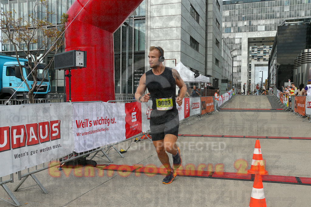 250920_1318_EX1_3998 | Sportfotografie im Rhein-Sieg Kreis, Köln, Bonn, NRW, Rheinland Pfalz, Hessen, etc. Unser Tätigkeitsfeld umfasst den Laufsport vom Volkslauf über den Marathon, Duathlon, Triathon bis zum Ultralauf wie Kölnpfad Ultra oder Schindertrail.