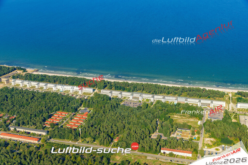 Schrägluftbild  Seebad Prora  Binz - Das Luftbild wurde 2025 vom UL-Flugzeug heraus erstellt (ohne Drohne- keine Drohnenaufnahme ) - Hochauflösende Luftaufnahme -Nicht vergleichbar mit Google Maps oder Satelittenbilder- Die Geschenkidee !Mit Lizenz und Bildrechte bestellbar
