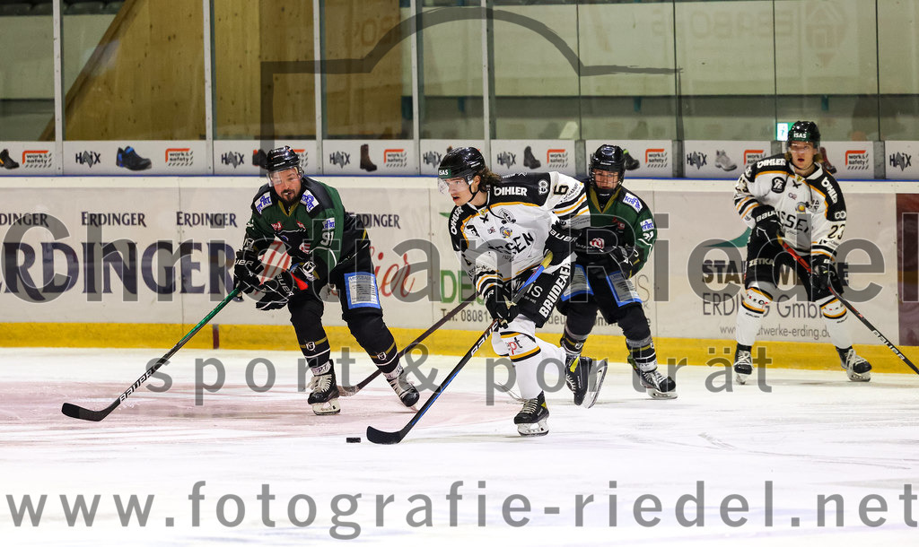 2022-09-23_037_TSV_Erding_gegen_EV_Fuessen | Erding, Deutschland, 23.09.2022:
Eishockey, Bayernliga 2022 / 2023, Testspiel, TSV Erding gegen EV Füssen, Endergebnis: 1:3

Rudolf Lorenz (Erding Gladiators, #91), Ondrej Zelenka (EV Füssen, #6), Erik Modlmayr (Erding Gladiators, #21), Tim Flammann (EV Füssen, #23)

Foto: Christian Riedel / fotografie-riedel.net