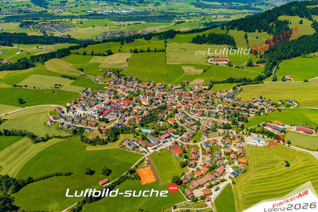 Luftaufnahme von  Rettenberg - Die Luftaufnahme wurde 2025 vom UL-Flugzeug heraus erstellt ( keine Drohne ) - Hochauflösende Luftaufnahme - für professionelle Ausdrucke geeignet. Die Geschenkidee !Mit Lizenz und Bildrechte bestellbar