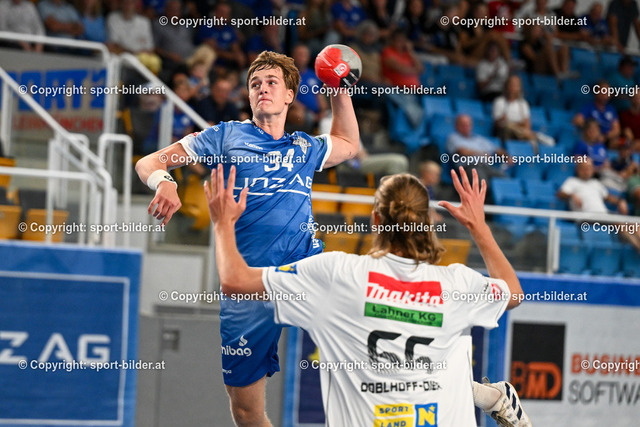 AUT, HLA, HC Linz AG vs Jags Voeslau | 09.09.2023, Sporthauptschule Linz-Kleinmuenchen, AUT, HLA, HC Linz AG vs Jags Voeslau, im Bild Nicolas Paulnsteiner (Linz) vs Moritz Dobelhoff-Dier (Voeslau)

// HLA, Handball Liga Austria Match between HC Linz AG and Jags Voeslau in Linz, Austria on 2023/09/09