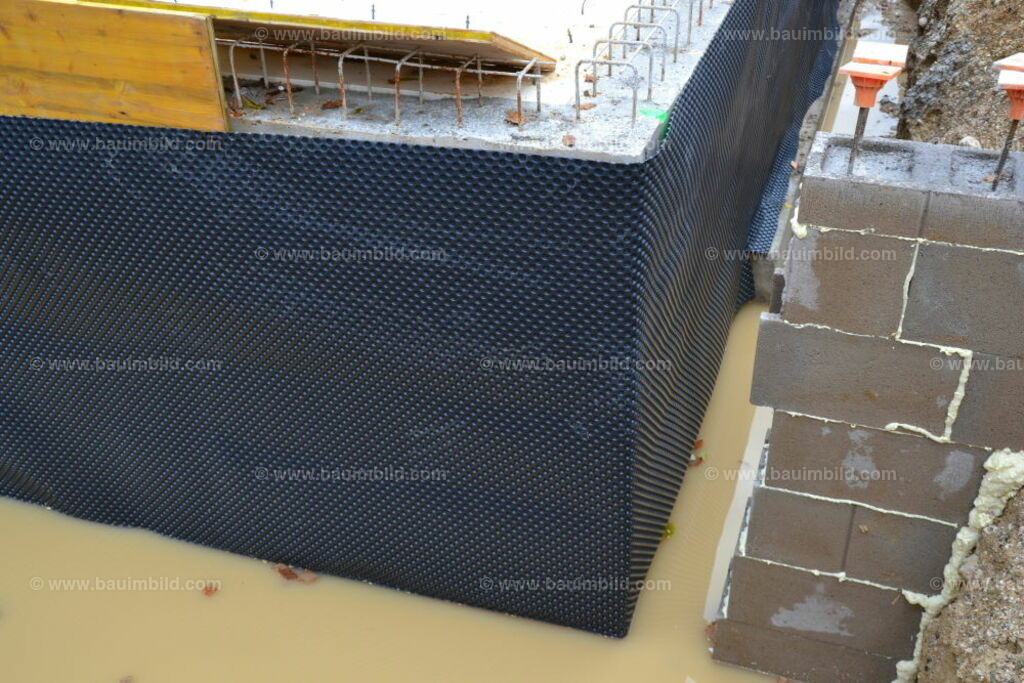bib-lg05-abdichtungen-0038 | Nach LV-Leistungsgruppen sortierte Detailfotos über den Bau eines Hauses. Alle Hausbau-Bilder direkt vom Urheber und Autor der Website Haus-Selber-Bauen.com