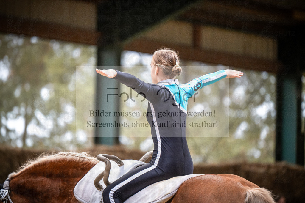 DOS_0156 | Entdecke hochwertige Reitturnierfotos von Foto Oger. Professionell, emotional und authentisch – jetzt Lieblingsmomente im Shop bestellen.Deutschlandweite Turnierfotografie. - Realisiert mit Pictrs.com