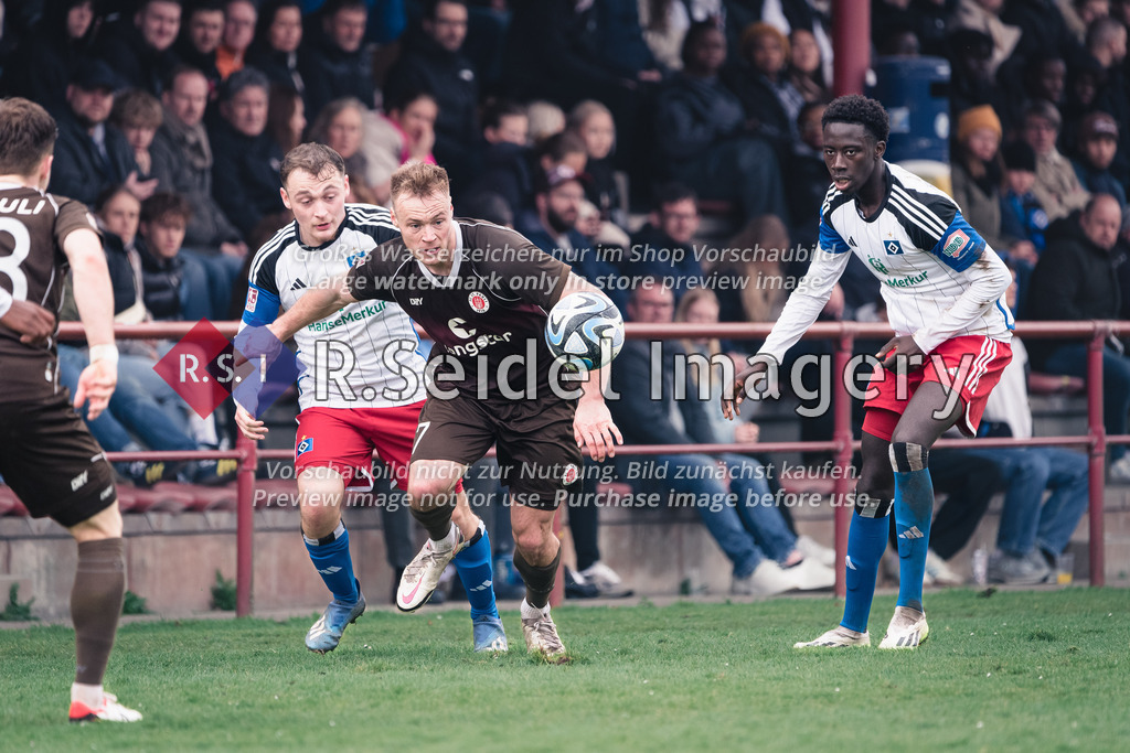 RS-1-035599 | Arlind Ibrahim Rexhepi (#11, HSV II), Johann Magnus Kilian Ludwig von Knebel Doeberitz (#17, FCSP), Omar Sillah (#19, HSV II)