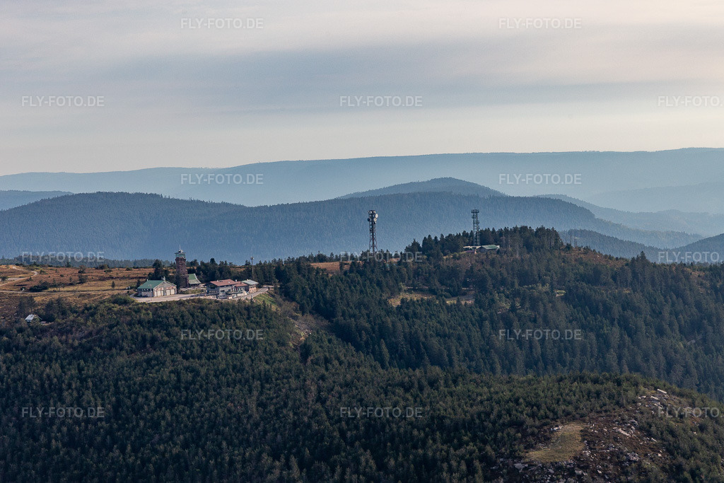 Luftbild: Hornisgrindeturm in Seebach im Bundesland Baden-Württemberg in Deutschland. Foto: IMG_008833.jpg vom 20.09.2020 durch Werner Riehm/FLY-FOTO.de
