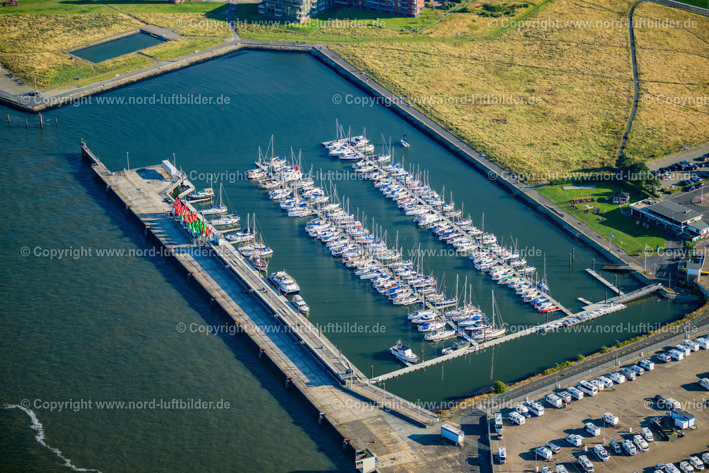 Cuxhaven_YachthafenELS_4378280824 | CUXHAVEN 28.08.2024 Yachthafen mit Sportboot- Anlegestellen und Bootsliegeplätzen am Uferbereich der Reederei Cassen Eils GmbH Bei der Alten Liebe in Cuxhaven im Bundesland Niedersachsen. // Pleasure boat marina with docks and moorings on the shore area of Reederei Cassen Eils GmbH Bei der Alten Liebe in Cuxhaven in the state Lower Saxony. Foto: Martin Elsen