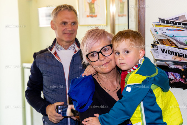 Einweihung "Das Walten" von Johanna Niederbichler | Bildershop von pixelworld.at - Realisiert mit Pictrs.com