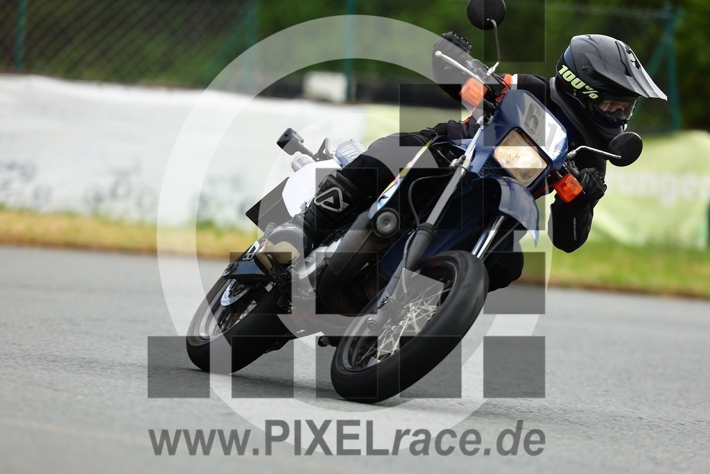 0061-20260509_02703 | Schöne Erinnerungen an spannende Momente - das festzuhalten ist unser Job. PIXELrace.de ist seit 2003 auf den Rennstrecken Europas unterwegs um die Action draußen beim Fahren und die wunderbare Stimmung imm Fahrerlager für euch einzufangen.