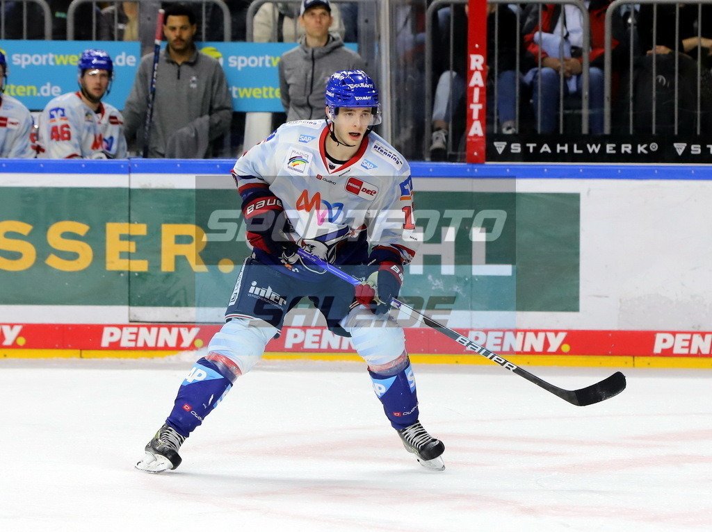 Stefan Loibl - MAN | Stefan Loibl - MAN - Realisiert mit Pictrs.com