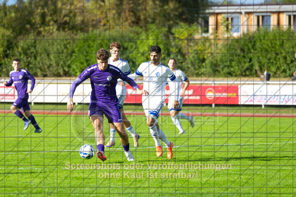20261010_153344_0662_(c)_by_PhotoPeet | #,1.FC Eislingen (weiß) vs. TSV Bernhausen (lila), Fussball, Landesliga 2 - wfv, 11. Spieltag, Saison 2026/2027, Rasenplatz, Eichbachstation, Haldenstraße, 73054 Eislingen, 10.10.2026 - 15:30 Uhr,Foto: PhotoPeet / Sport- &amp; Eventfotografie / Peter Harich