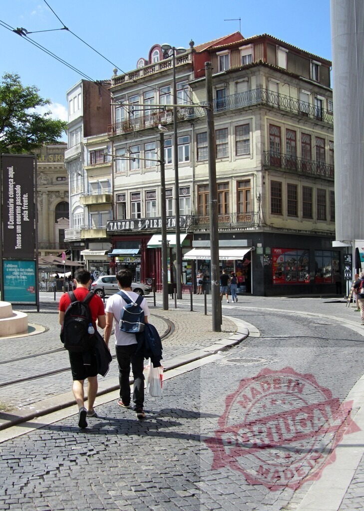 Two young men walking on Porto cobblestone street | Two young men walking on a cobblestone street in Porto, Portugal with old buildings - Realisiert mit Pictrs.com