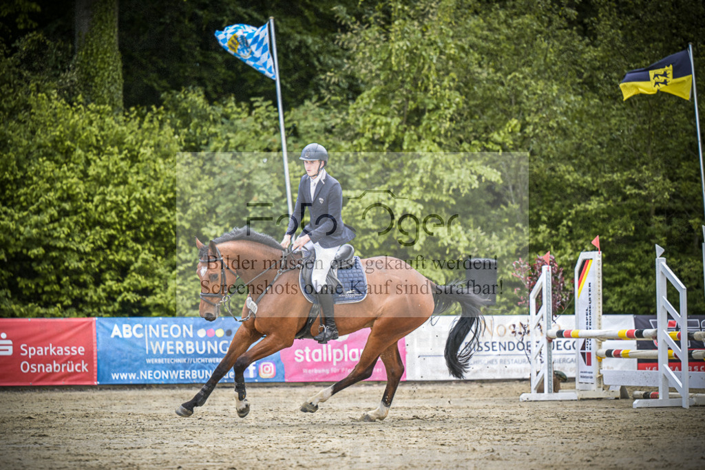 DOS_6973 | Entdecke hochwertige Reitturnierfotos von Foto Oger. Professionell, emotional und authentisch – jetzt Lieblingsmomente im Shop bestellen.Deutschlandweite Turnierfotografie. - Realisiert mit Pictrs.com