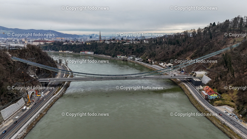 Westring A26_ Westringbruecke_ 22.02.2024-15 | 22.02.2024, Westring A26, AUT, Westring A26, Westringbruecke, im Bild Westringbruecke, Brücke, Baustelle, Wegweiser, Donau

Drohne