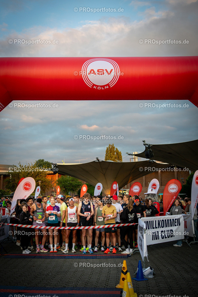 22. ASV Nachtlauf; Koeln, 28.05.25 | Impressionen vom 22. ASV Nachtlauf am 28.05.25 am Tanzbrunnen in Koeln. Foto: BEAUTIFUL SPORTS/Axel Kohring