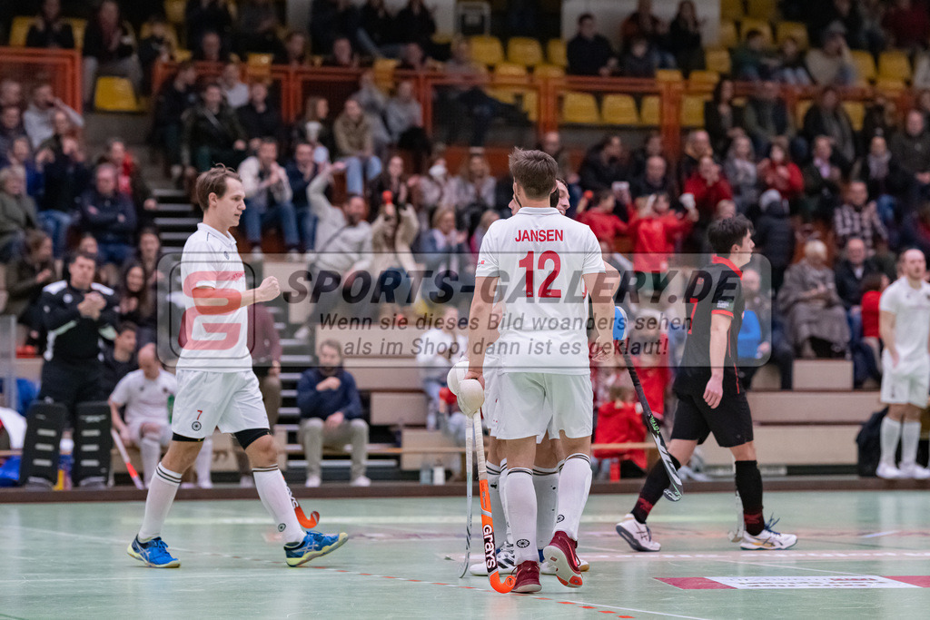 HK_20230113_102779 | 1. Bundesliga ( Halle ) Herren Crefelder HTC - DSD Düsseldorf am 13.1.2023 Crefelder HTC  ( CHTC ) Halle Glockenspitz , Krefeld , Jansen Phillip ( Crefelder HTC #12 ) , Linus Michler ( Crefelder HTC #7 )