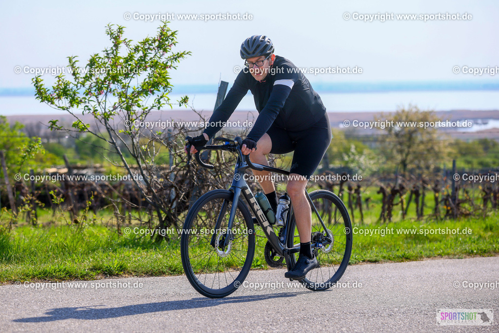 TRA_0868 | Neusiedlersee Radmarathon 2026@sportshot_your_pictrs #yourpictures#roadtowm2029 #nrm #neusiedlerseeradmarathon #neusiedlersee #neusiedlerseetourismus #burgenland #mörbisch #nrm26 #burgenlandtourismus #voglundco #poweredbyburgenlandtourismus #radsport #rad #marathon #ucigranfondo #visitburgenland #ucigranfondoworldseries