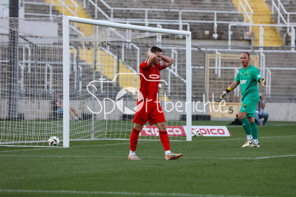 FC Bayern Amateure - DjK Vilzing | Ein Tor von Timo KERN (FC Bayern München II #10) wird wegen Abseits nichtd gegeben / Regionalliga Bayern: FC Bayern München II - DjK Vilzing, Grünwalder Stadion am 30.08.2024