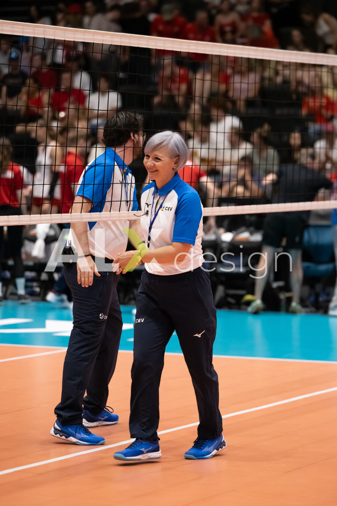 Austria v Switzerland - CEV European League Women | KRIENS, SWITZERLAND - JUNE 14: VERONICA MIOARA PAPADOPOL referee during the CEV European League match between Austria and Switzerland at Pilatus Arena on June 14, 2026 in Kriens, Switzerland. - Realisiert mit Pictrs.com