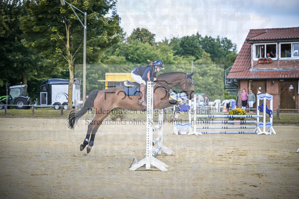 DOS_2261 | Entdecke hochwertige Reitturnierfotos von Foto Oger. Professionell, emotional und authentisch – jetzt Lieblingsmomente im Shop bestellen.Deutschlandweite Turnierfotografie. - Realisiert mit Pictrs.com