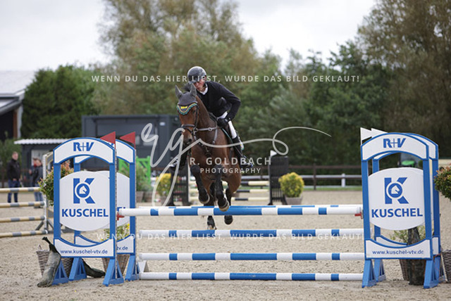 1J2A2067Philipp Battermann-Voss_ Claus 83_ Kn237_ Havekost | Foto- und Videografie für alles rund ums Pferd. Hochwertige Bilder und Videos vom Spring- und Dressurreiten, Voltigieren & mehr. Jetzt aktuelle Veranstaltungen und Preise im Shop ansehen. - Realisiert mit Pictrs.com