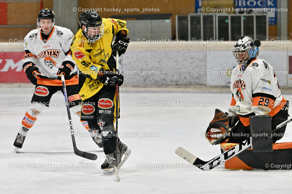 EC Hornets Spittal vs. USC Piraten Velden 18.2.2024 | #81 Wieser Christopher USC Velden, #98 Thalhammer Dominic EC Hornets Spittal, #29 Stroi Thomas USC Velden, EC Hornets Spittal vs. USC Piraten Velden 18.2.2024, EC Hornets Spittal vs. USC Piraten Velden 18.2.2024 am 18.02.2024 in Spittal an der Drau (Eissportzentrum Spittal), Austria, (Photo by Bernd Stefan)