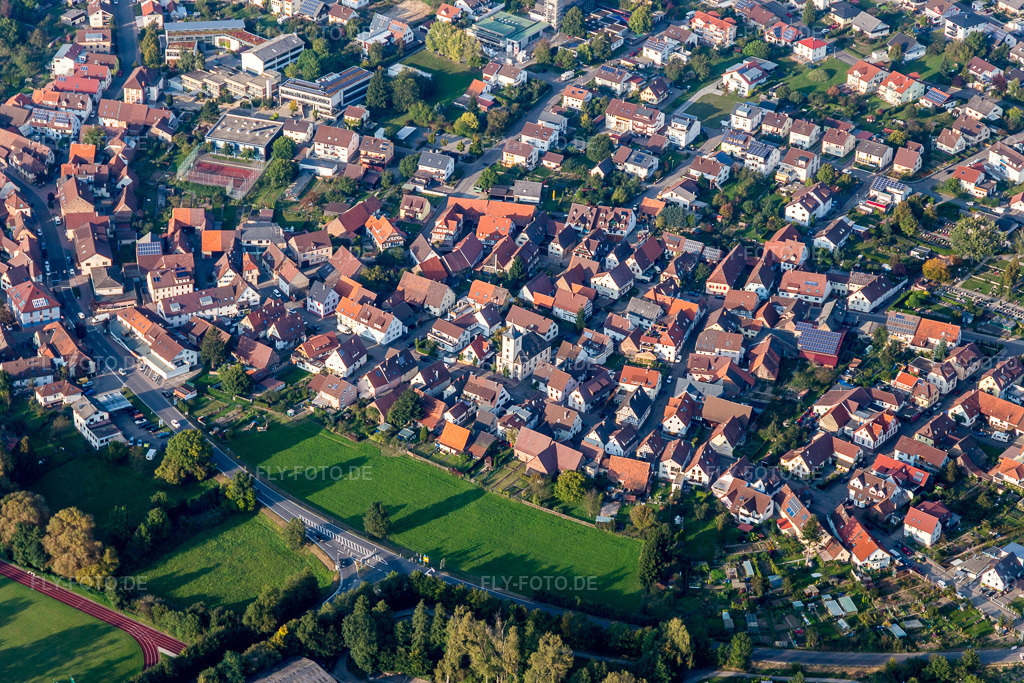 Luftbild: Siedlungsgebiet im Ortsteil Wilferdingen in Remchingen im Bundesland Baden-Württemberg in Deutschland. Foto: IMG_103621.jpg vom 23.09.2017 durch Werner Riehm/FLY-FOTO.de