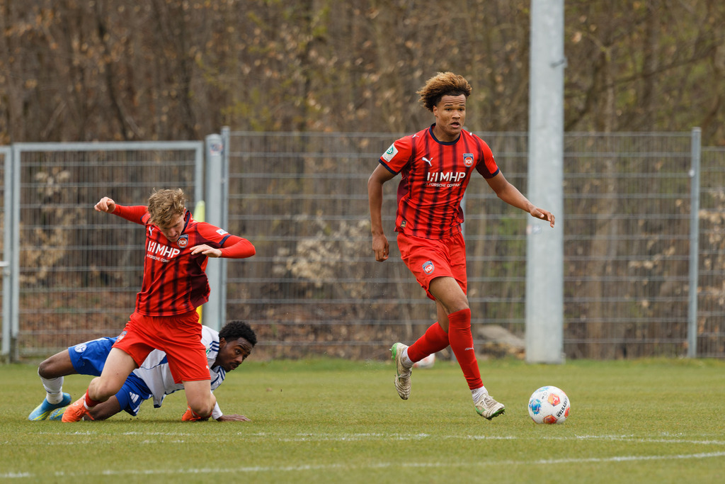 20260412-FCHS04_145 | 1.FC Heidenheim 1846 vs. FC Schalke 04, Fußball, U19, A-Junioren, NWL, U19-DFB-Nachwusliga, 2025/2026, 8. Spieltag, 12.04.2026 in Heidenheim, Walter-Birkhold-Jugendstadion (Foto: Michael Bulling) - Realisiert mit Pictrs.com
