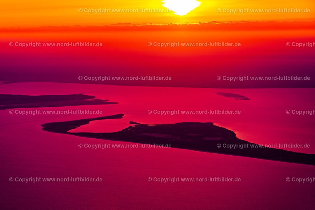 els_sylt_list_els_1694170421 | LIST 17.04.2021 Küstenbereich der Nordsee- Inseln Sylt und Römö in List bei Sonnenaufgang im Bundesland Schleswig-Holstein, Deutschland. // Coastal area Nordsee-Insel Sylt and Roemoe - Island in List on the island of Sylt in the state Schleswig-Holstein, Germany. Foto: Martin Elsen