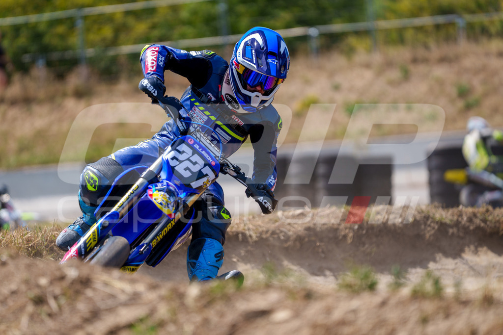SuperMoto_Staatsmeisterschaft_Fuglau-natural-733 | GRIPcapture steht für authentische Sportfotografie in Österreich – für Momente, die mehr sind als Geschwindigkeit oder Ergebnis. Es geht um Emotion, Spannung, Fokus und den Augenblick, der oft nur einen Wimpernschlag dauert.Ob Motorsport, Teamsport oder 