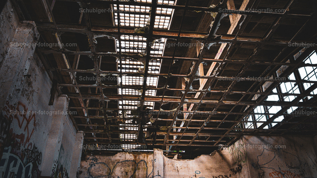 Fabrikgebäude Decke | zerfallenes Fabrikgebäude - Realisiert mit Pictrs.com